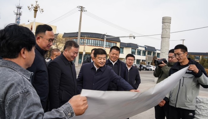 肅州區(qū)委副書記、區(qū)長宋濟民調(diào)研生態(tài)公司酒泉火車站站房改造提升項目復工復產(chǎn)情況